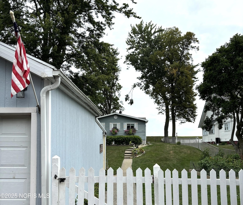 12369 Lagoon Dr, Curtice, OH 43412 - photo 1