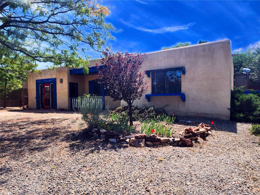 3320 Camino Prado Vista, Santa Fe, NM 87507 - photo 1