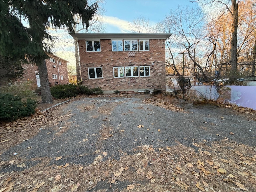 14 Cornwall Ln unit 16, Port Washington, NY 11050 - photo 1