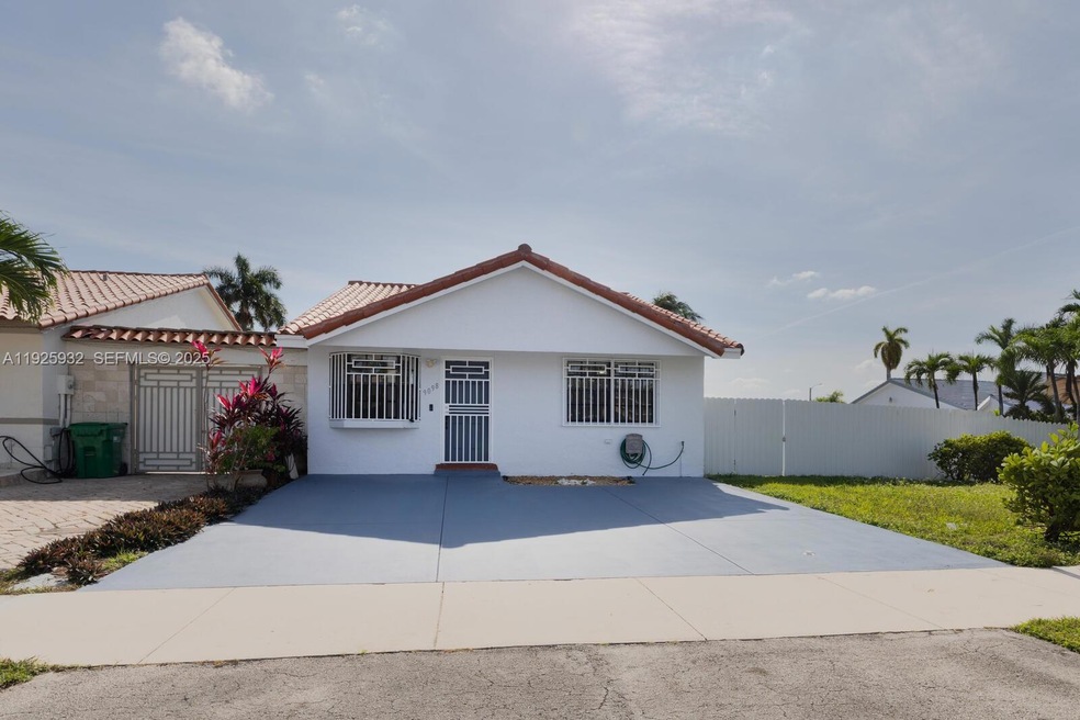 9098 NW 114th St, Hialeah, FL 33018 - photo 1