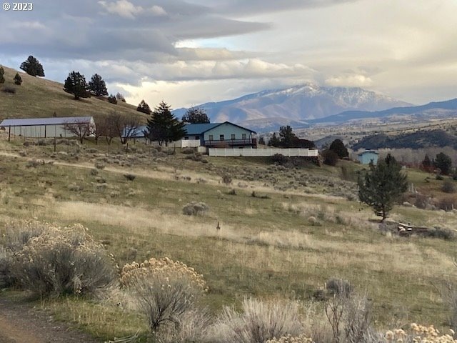 54727 Happy Valley Ln, Mount Vernon, OR 97865 - photo 1