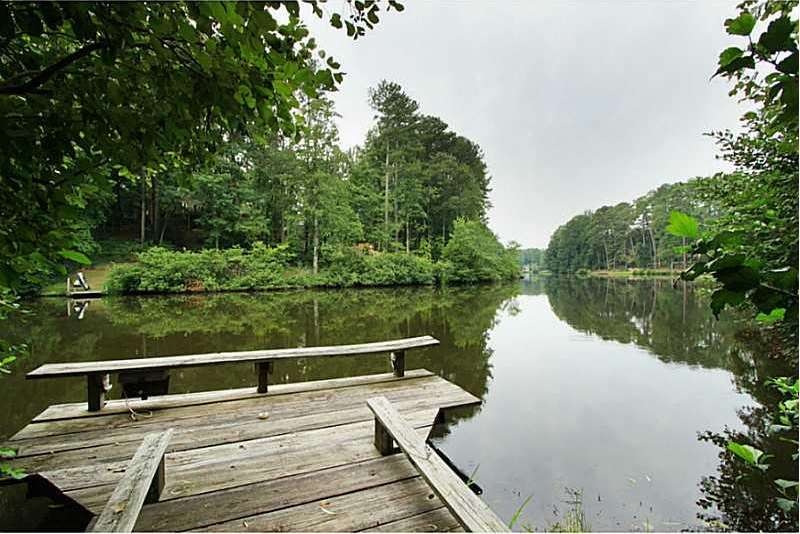 Exterior Front. Lakeside living in convenient East