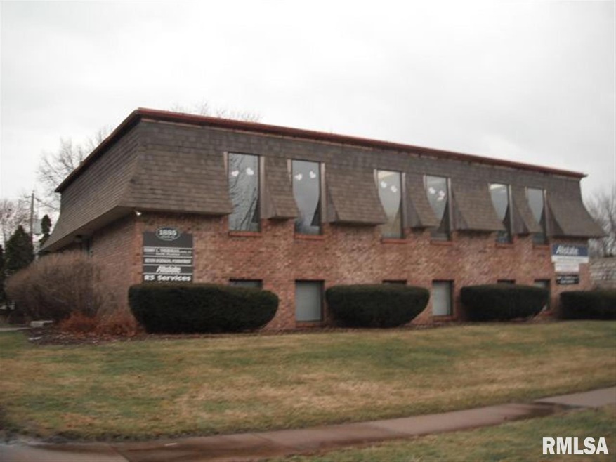 1895 Middle Rd unit Upper, Bettendorf, IA 52722 - photo 1