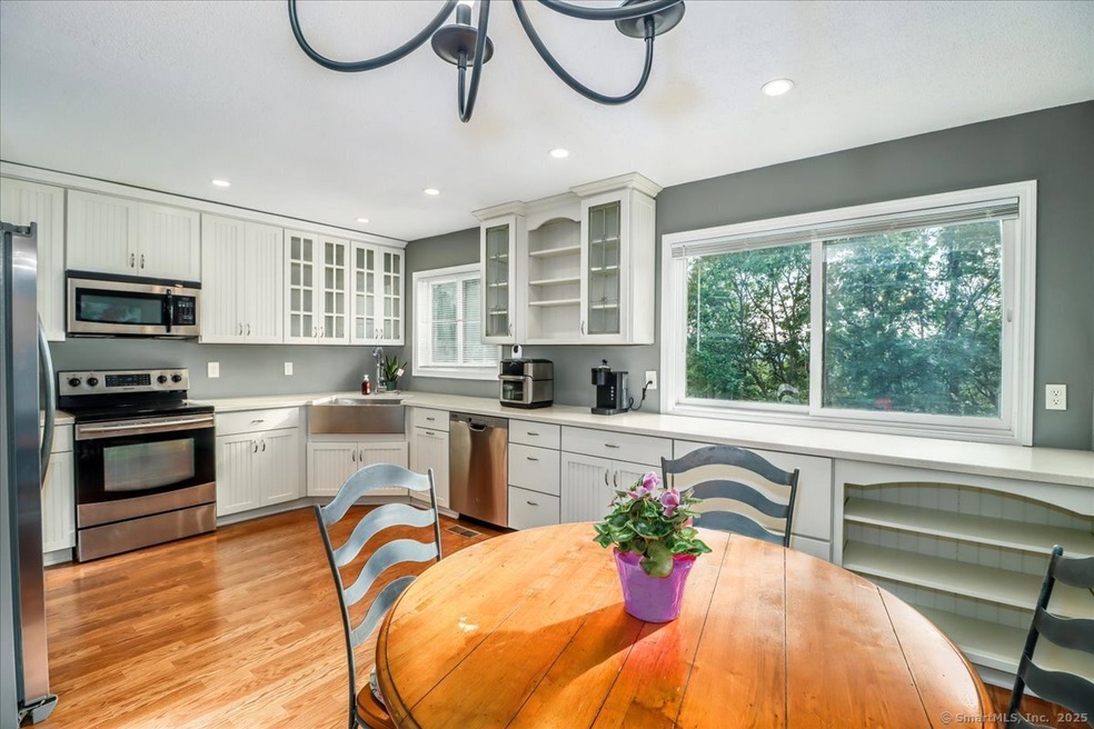 27 Crows Nest Ln unit 17F, Danbury, CT 06810 - photo 1