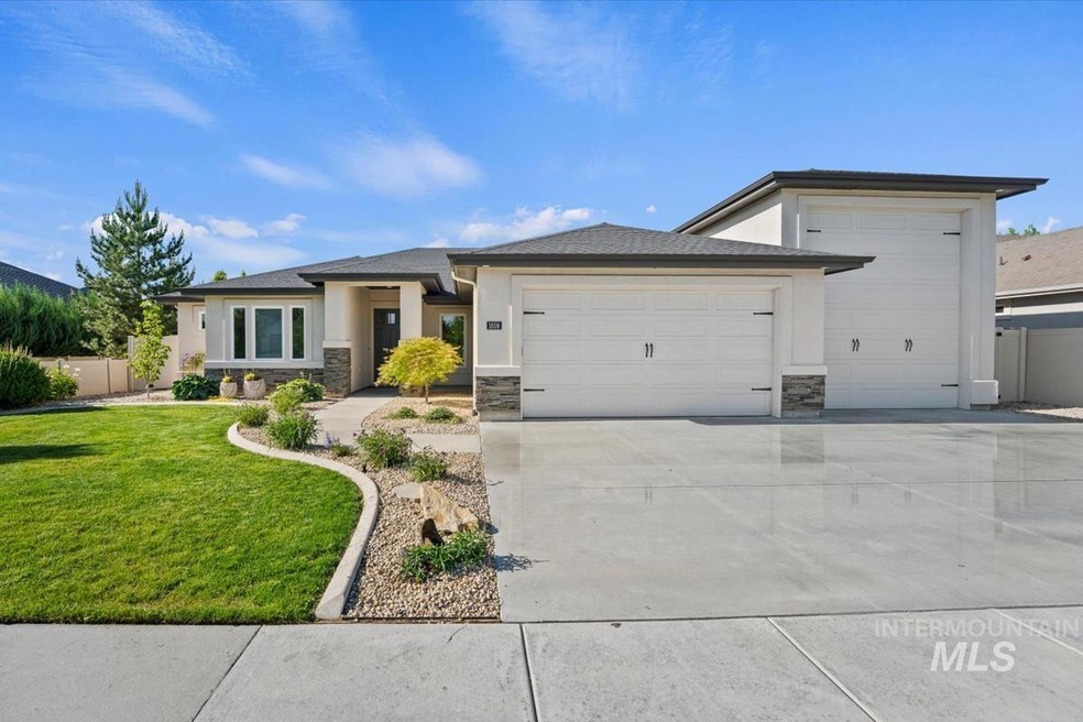 Pending $799,900