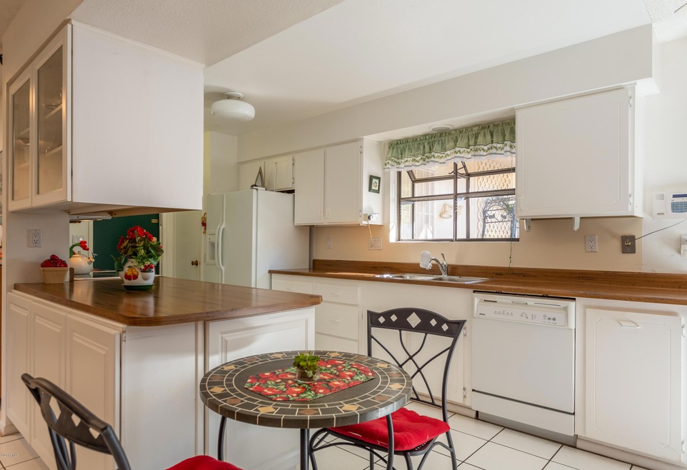 10540 W Highwood Ln, Sun City, AZ 85373 - photo 1