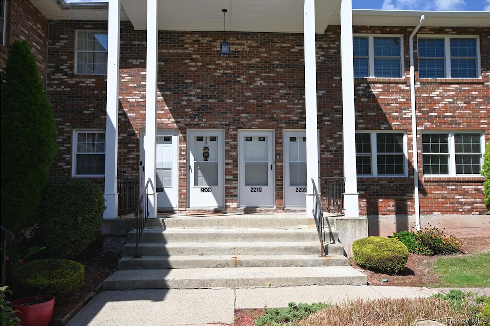 276 Temple Hill Rd unit 2209, New Windsor, NY 12553 - photo 1