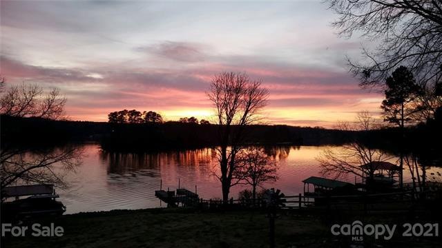 Lake Norman Northern Island tranquil views
