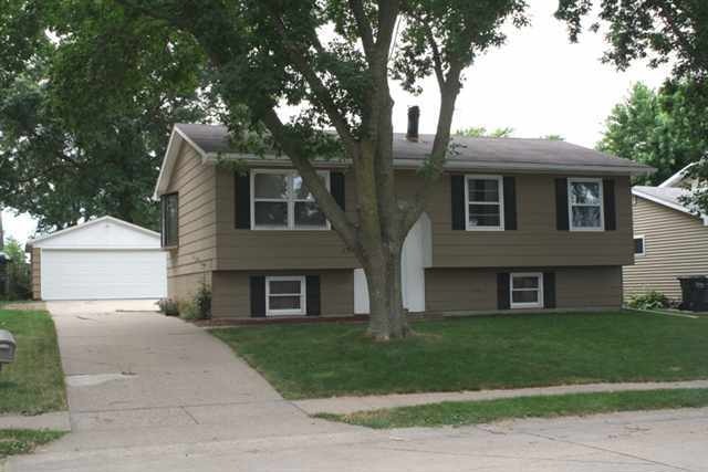 1318 N Stark St, Davenport, IA 52804 - photo 1