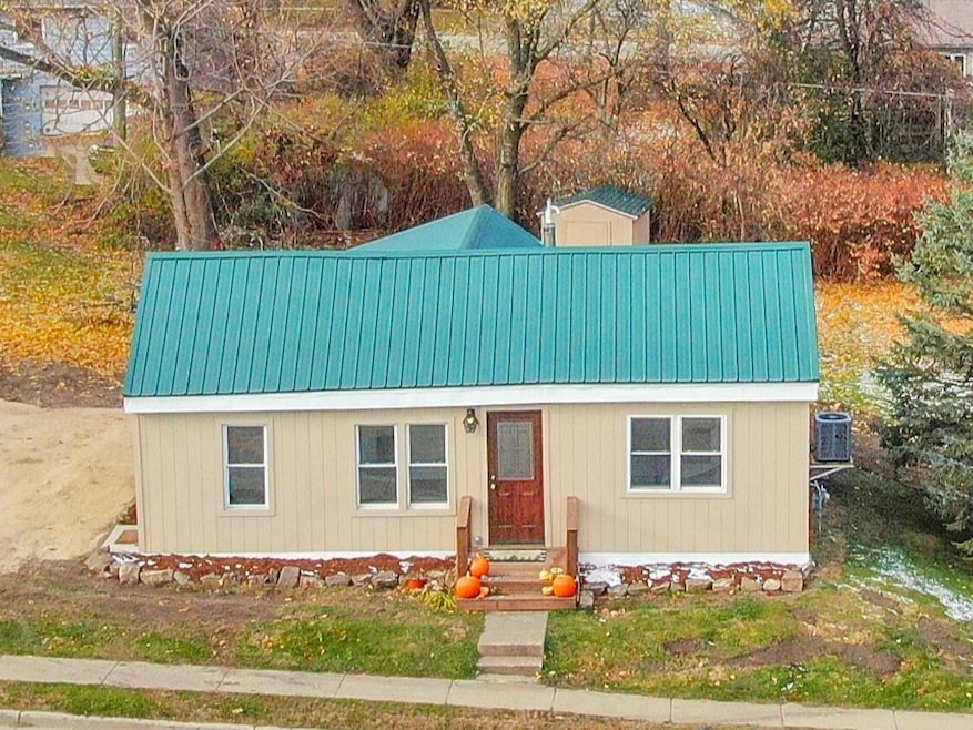 418 N Main St, Viroqua, WI 54665 - photo 1