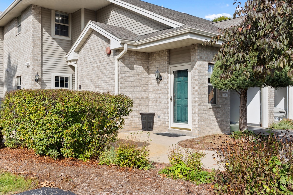 18740 Emerald Cir unit E, Brookfield, WI 53045 - photo 1