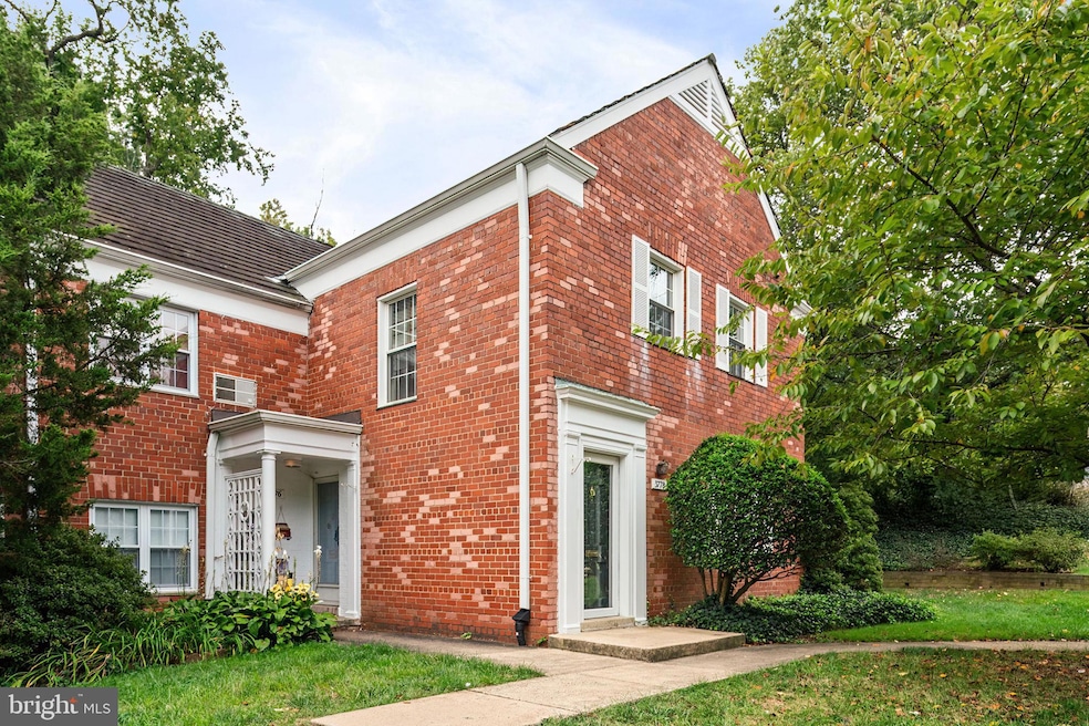 3778 Gunston Rd, Alexandria, VA 22302 - photo 1