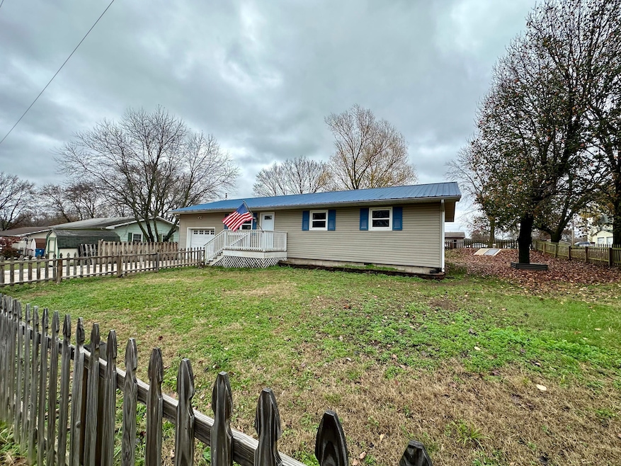 201 N Bobbie Smith St, Diamond, MO 64840 - photo 1