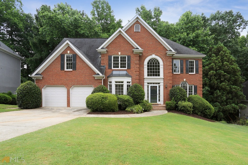 Beautiful Executive Home in Sought-After Huntingto