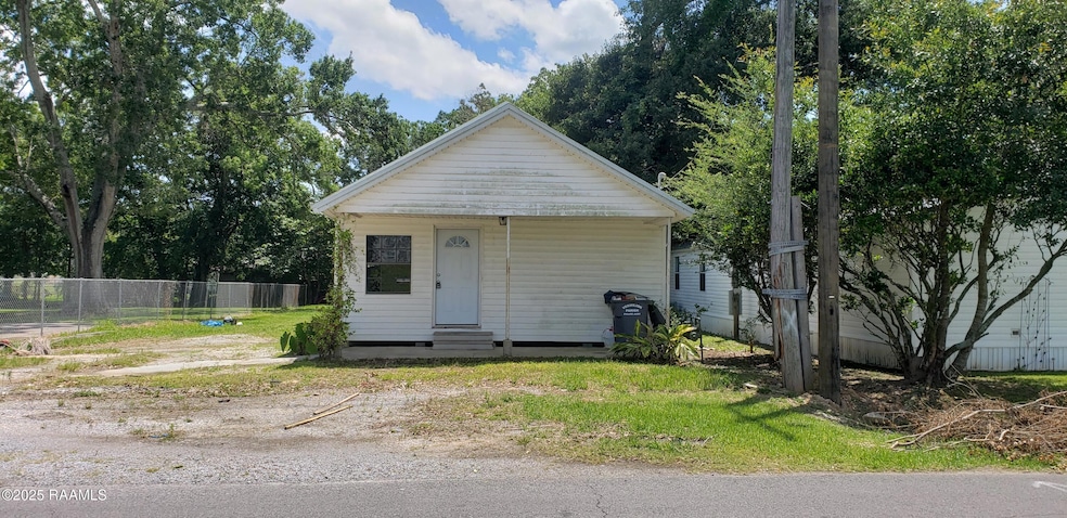 1814 E Lafayette St, Abbeville, LA 70510 - photo 1