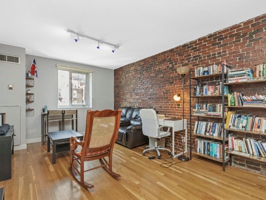 19 Wiget St unit 301, Boston, MA 02113 - photo 1