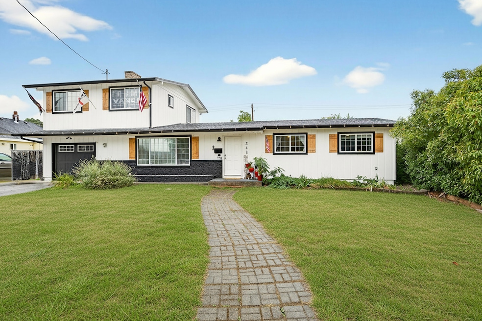 342 Hazel St, Central Point, OR 97502 - photo 1