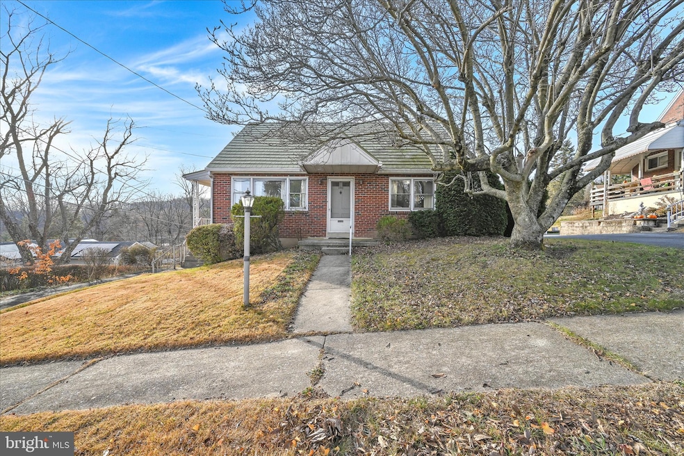 306 Sycamore St, Mohnton, PA 19540 - photo 1