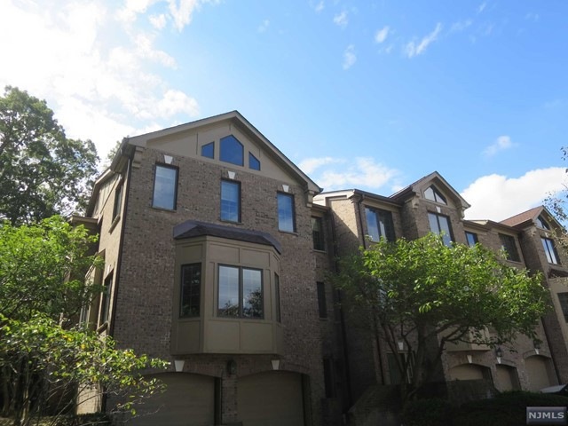 2 Sherbrooke Ct, Upper Saddle River, NJ 07458 - photo 1