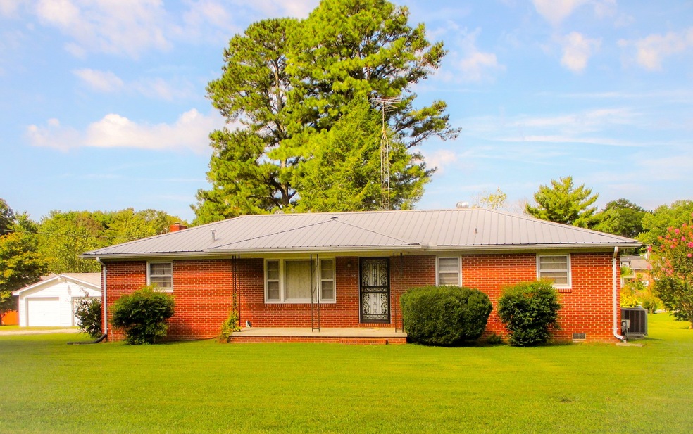 305 Walker St, Manchester, TN 37355 - photo 1