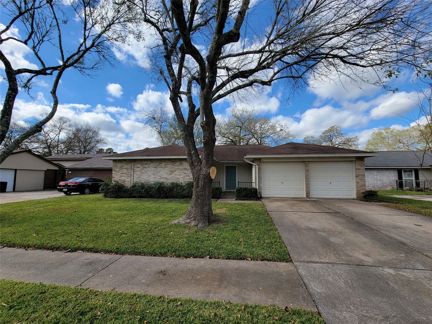 16758 Gleneagle Dr N, Conroe, TX 77385 - photo 1