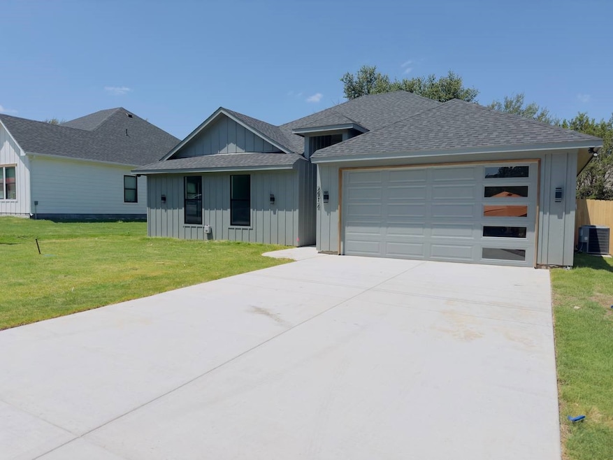 2512 San Gabriel Dr, Granbury, TX 76048 - photo 1