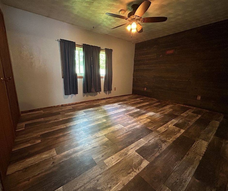 107 W King St, Fairfield, IL 62837 - photo 1