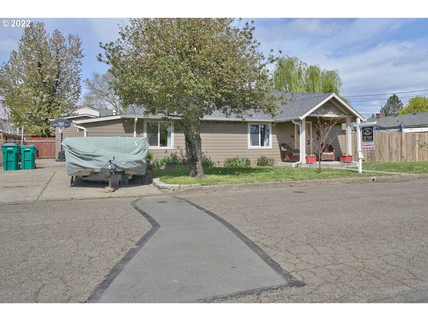 1407 E 10th St, Newberg, OR 97132 - photo 1