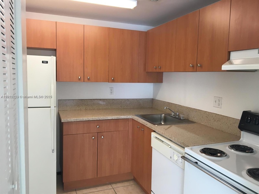 437 Executive Center Dr unit 209, West Palm Beach, FL 33401 - photo 1