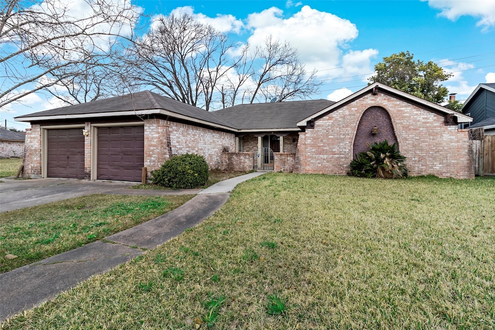 5414 Arncliffe Dr, Houston, TX 77088 - photo 1