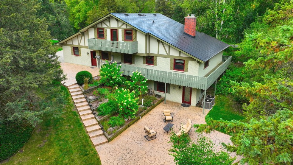 Spacious Outdoor Living!