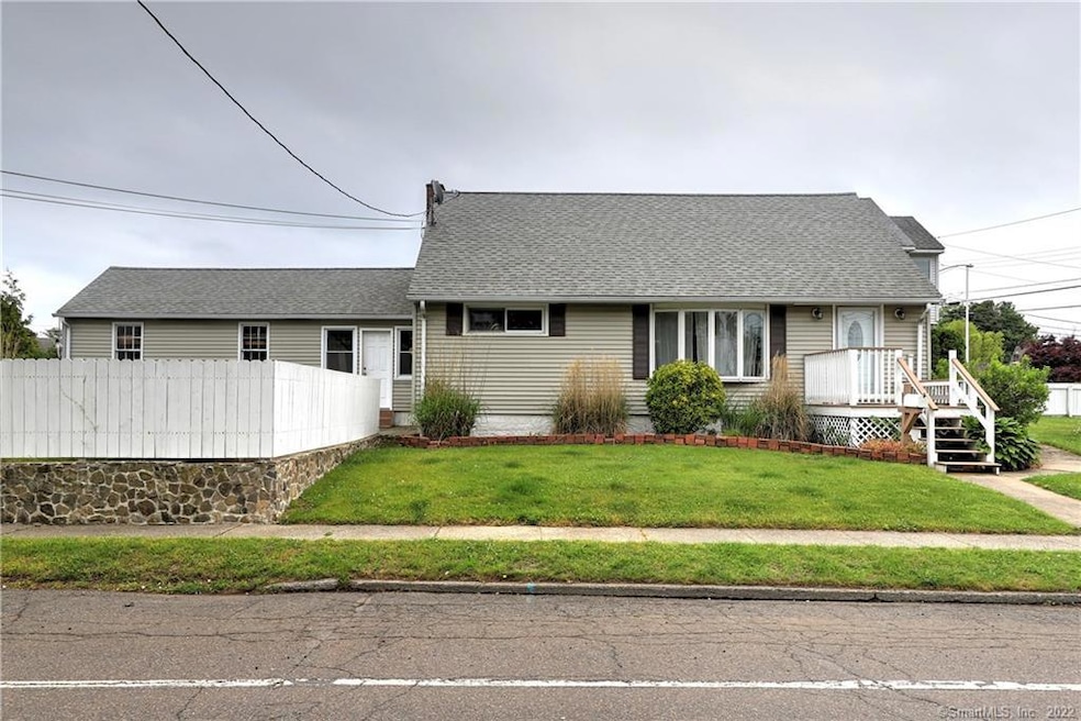 421 Oak Bluff Ave, Stratford, CT 06615 - photo 1