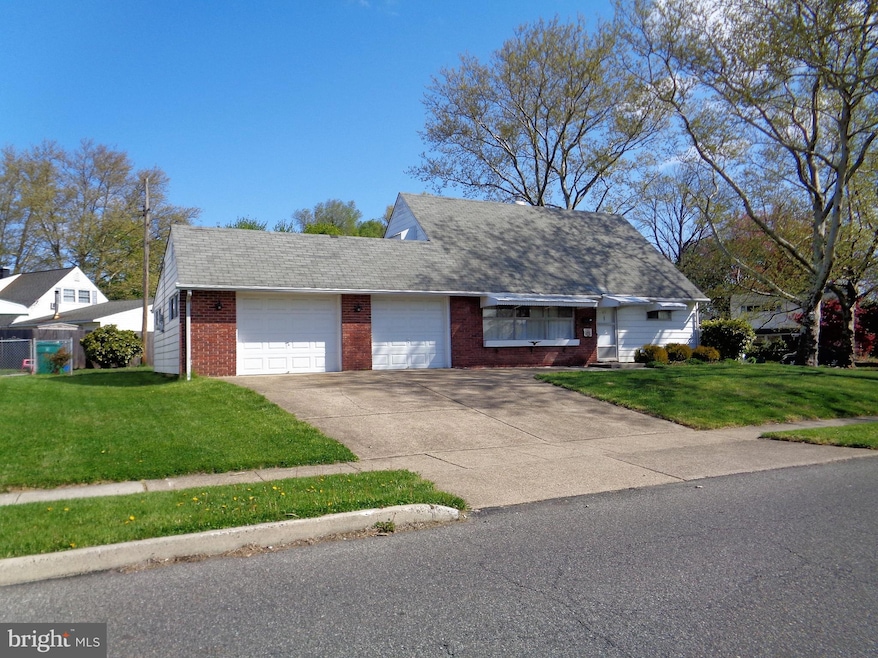 63 Rolling Ln, Levittown, PA 19055 - photo 1