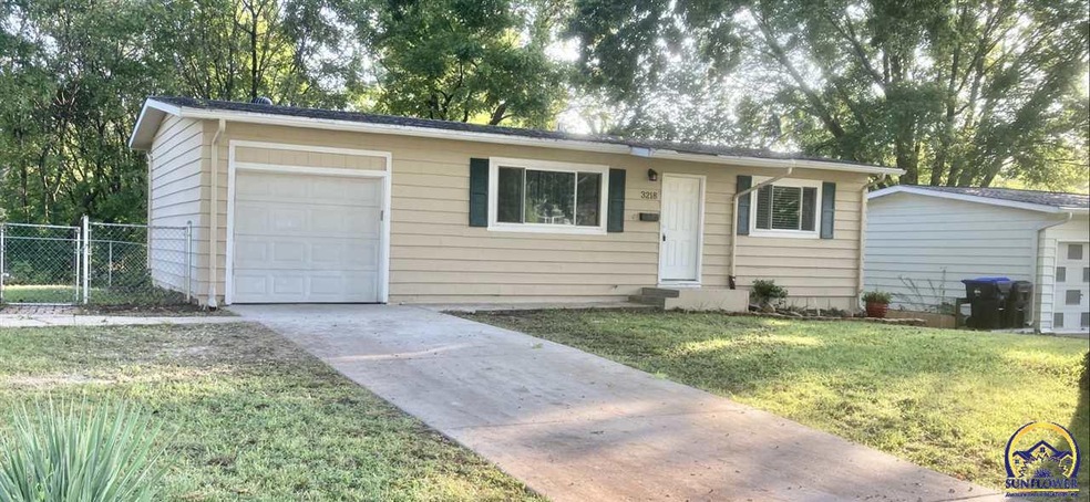 3218 SW Twilight Dr, Topeka, KS 66614 - photo 1