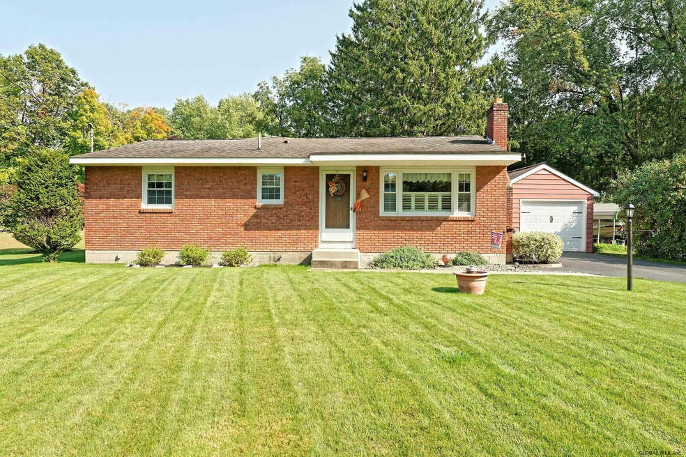 3 Trolley Bed Ln, Saratoga Springs, NY 12866 - photo 1