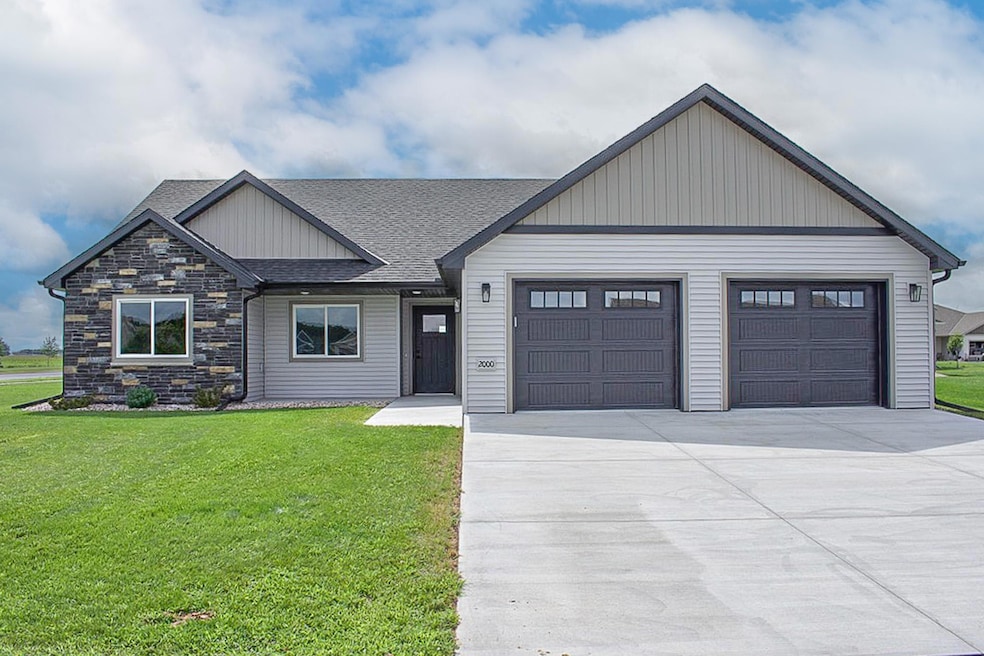 2000 Sandstone Loop N - 2 BR Patio Home with a Den