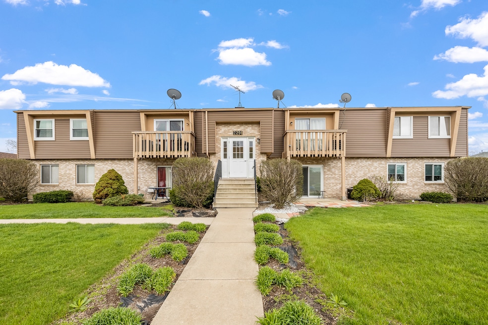 2291 Bicentennial Ave unit 7, Crest Hill, IL 60403 - photo 1