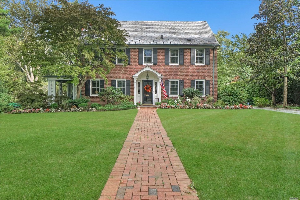 67 Colonial Pkwy, Manhasset, NY 11030 - photo 1