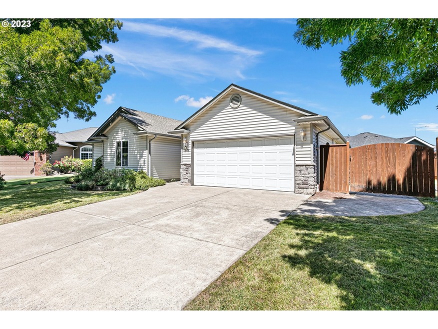 1038 Diamond St, Springfield, OR 97477 - photo 1