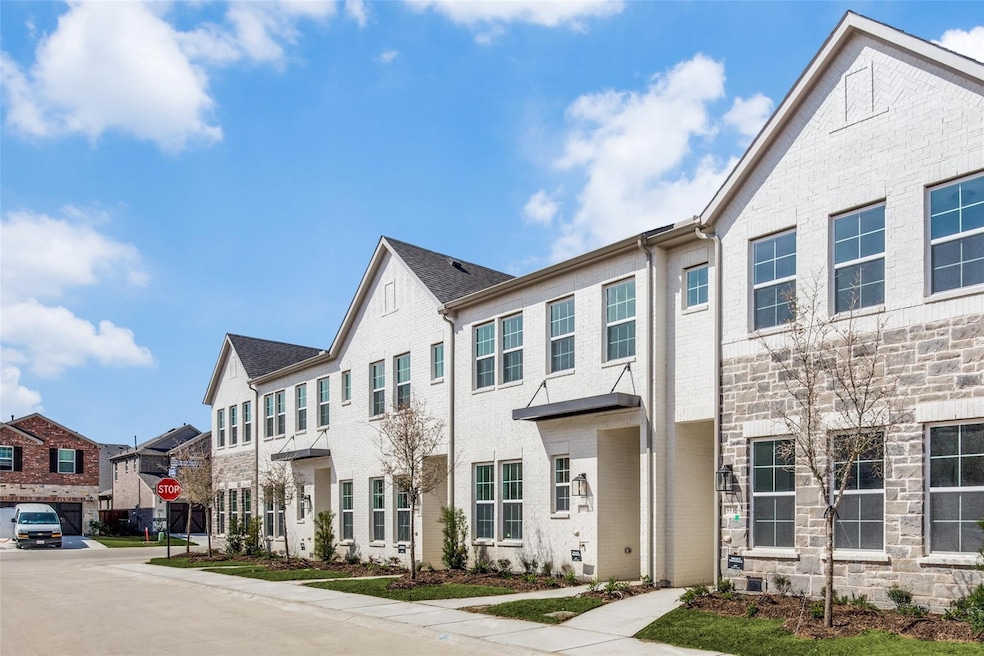 9915 Schramm St, Irving, TX 75063 - photo 1