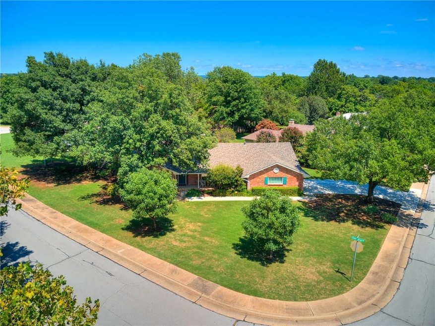 501 Partridge Ln - beautiful corner lot with lusci