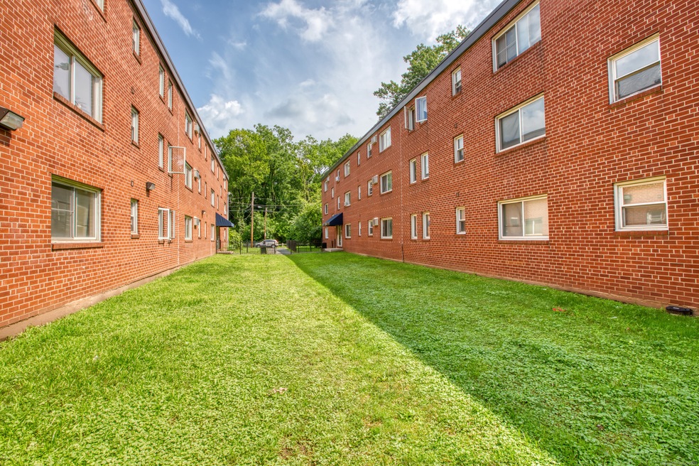 275 Westland St unit 285 a3, Hartford, CT 06112 - photo 1