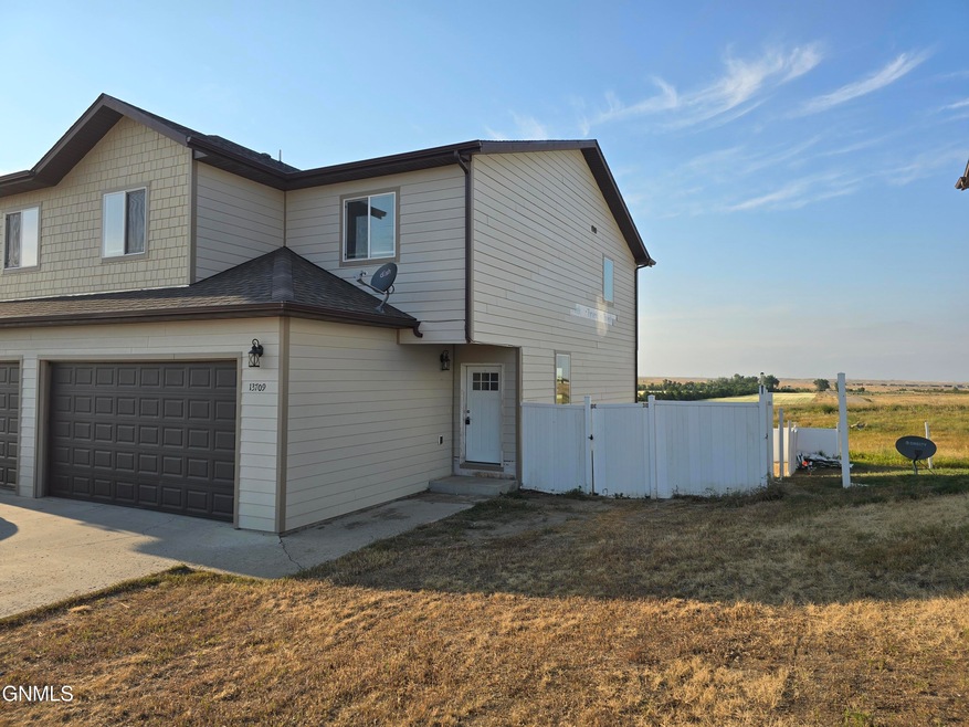 13709 Kristina St, Williston, ND 58801 - photo 1