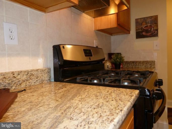 3860 Lyndhurst Dr unit 101, Fairfax, VA 22031 - photo 1