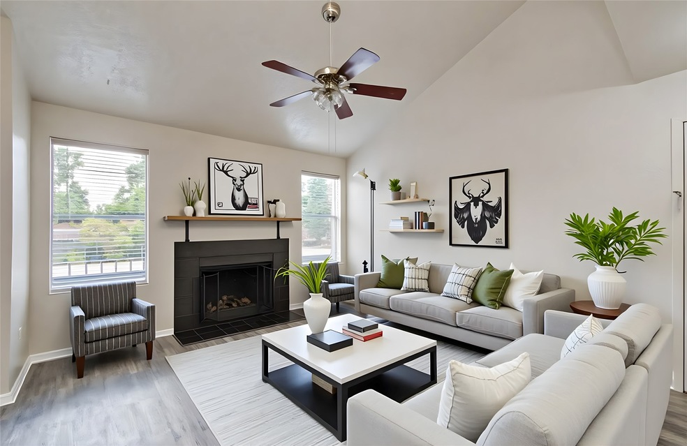 2021 Spenwick Dr unit 322, Houston, TX 77055 - photo 1