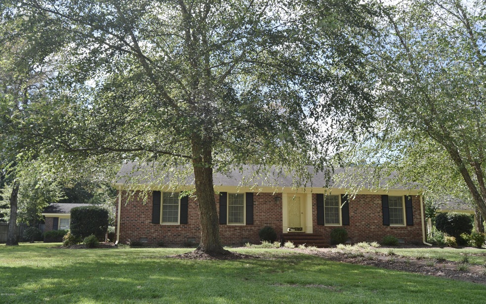 403 S Bickett St, Burgaw, NC 28425 - photo 1