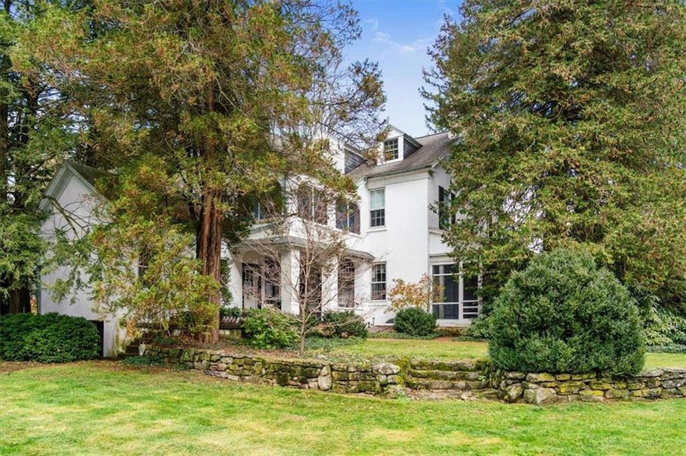 5482 Chestnut St, Emmaus, PA 18049 - photo 1