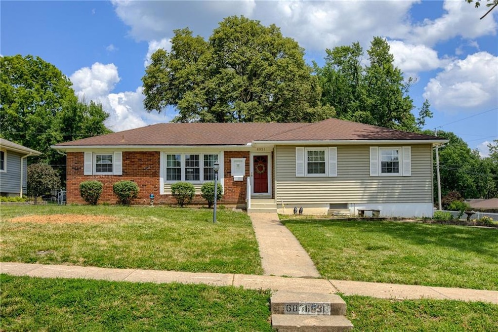 6831 Larsen Ln, Shawnee, KS 66203 - photo 1