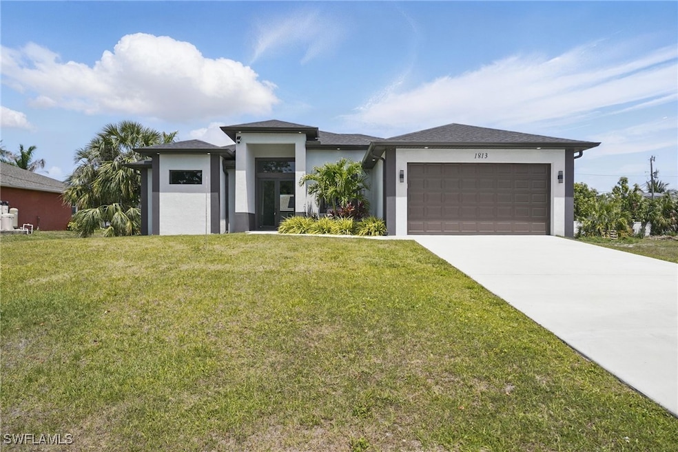 Prairie-style home with a garage, stucco siding, a