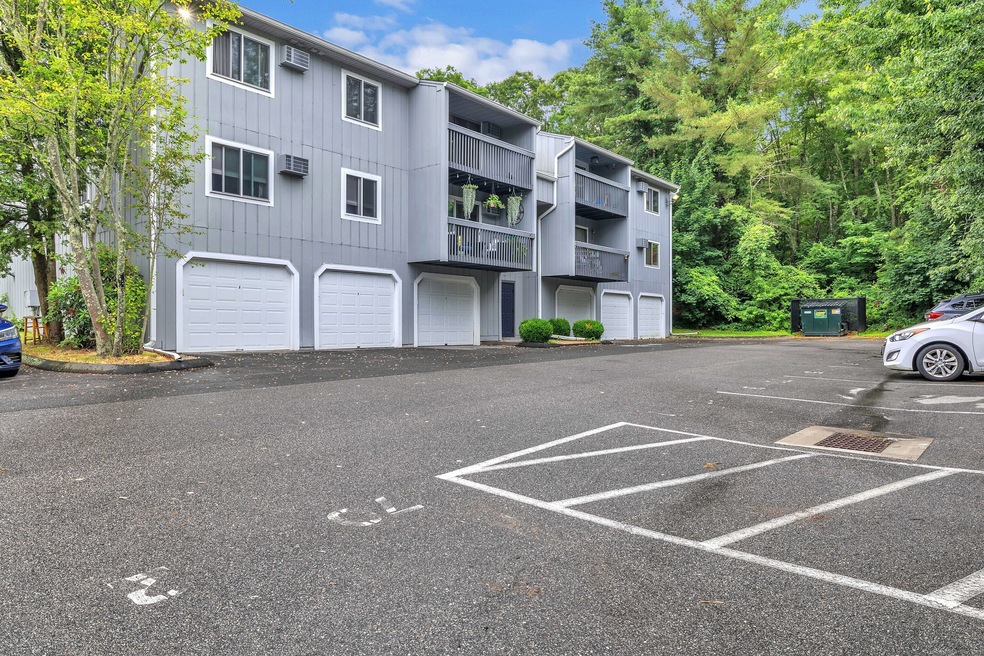 72 Buddington Rd unit 3, Groton, CT 06340 - photo 1